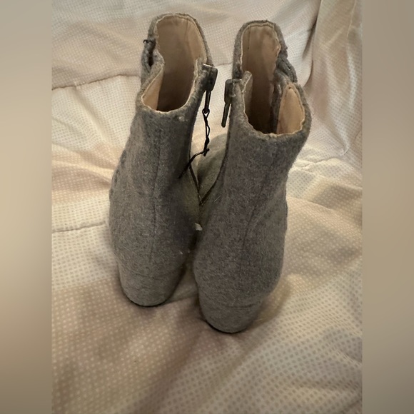 Nine West Booties in Gray size 7.5 - Picture 2 of 13